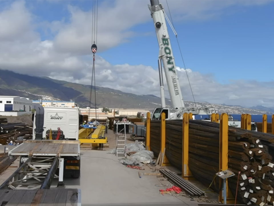 Construcción de almacén de acero en Tenerife